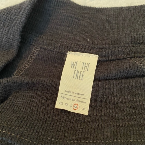 We the Free Asymmetrical Button Neckline Top - M - Picture 4 of 10